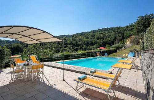 Croce a Uzzo Villa | Villa Mario: Poolside Retreat in Scenic Tuscan Countryside