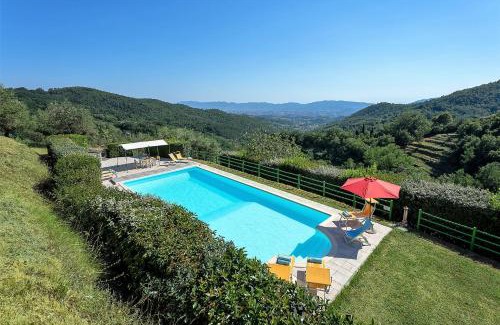 Croce a Uzzo Villa | Villa Mario: Poolside Retreat in Scenic Tuscan Countryside