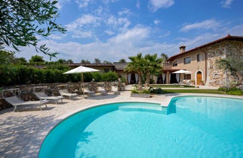 Salo House | Villa Mario Resort: Oceanfront Escape with Pool & Hot Tub