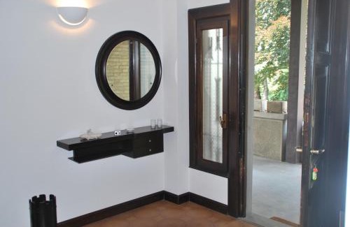 Villa d'Adda Villa | Villa Mariuccia: Pet-Friendly Getaway with High Guest Ratings