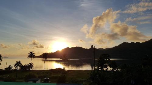 Huahine Villa | Elegant Villa Maroe: Oceanfront Retreat with Pool
