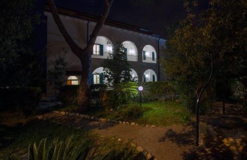 Lama Bed & Breakfast | Villa Marta: Oceanfront Retreat with Private Beach Amenities