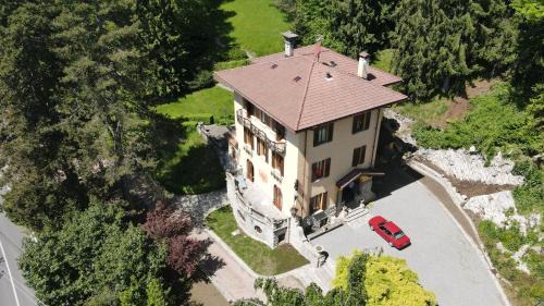 Lanzo d'Intelvi House | Pet-Friendly Villa Volpe Como with Oceanfront Views