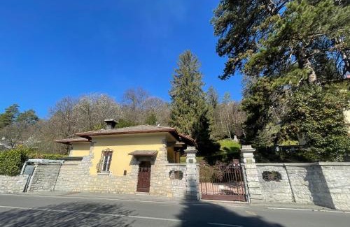 Lanzo d'Intelvi House | Pet-Friendly Villa Volpe Como with Oceanfront Views