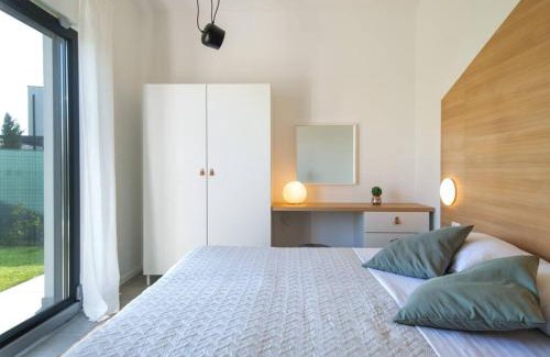 Valbandon Villa | Villa Mateo: Oceanfront Bliss with Heated Pool & 10/10 Rating