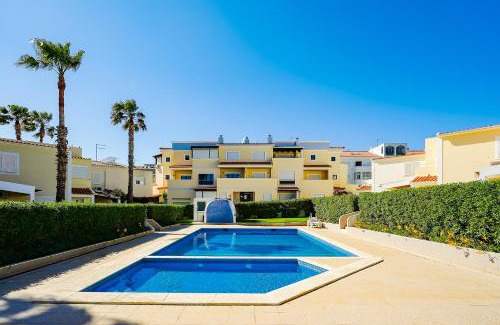 Alvor House | Unforgettable Villa Mateus: 4-Star Oceanfront Retreat