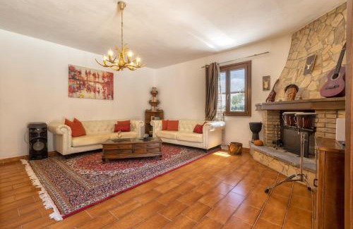 Sorso Villa | Relax at Villa Matian with Heated Pool & Pet-Friendly Options
