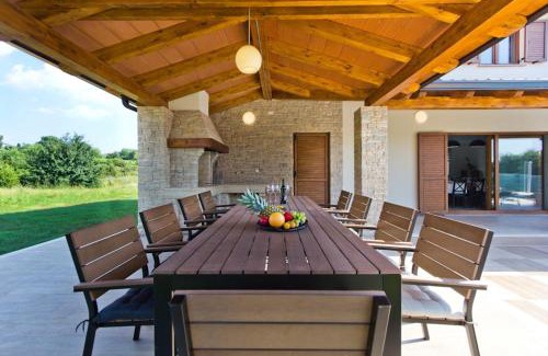 Nedescina House | Inviting Villa Mattina: 4-Star Stay with Pool & Family Fun