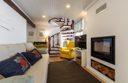 Aveiro House | Discover Villa Mau Maria: Oceanfront Paradise in Aveiro