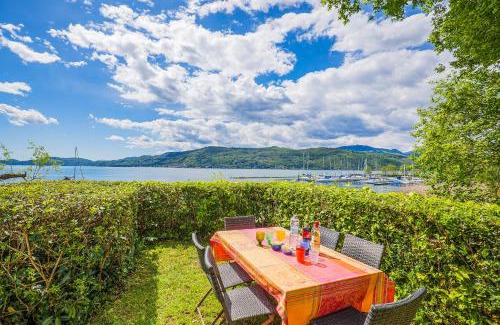 Sasso Moro House | Charming Villa Mavica: Oceanfront, Pet-Friendly Retreat