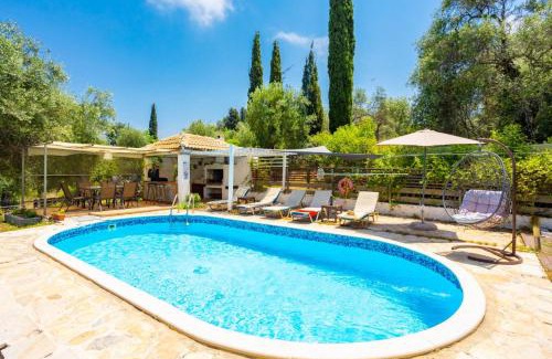 Sfakera Villa | Villa Mavrikia: Oceanfront Escape with Pool & Family Fun