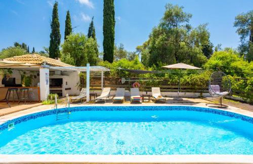 Sfakera Villa | Villa Mavrikia: Oceanfront Escape with Pool & Family Fun