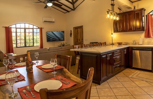 Hills of Esterillos House | Villa Meilleur: 10 Minutes to Beach with Pool & Spa