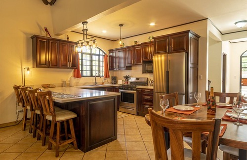 Hills of Esterillos House | Villa Meilleur: 10 Minutes to Beach with Pool & Spa