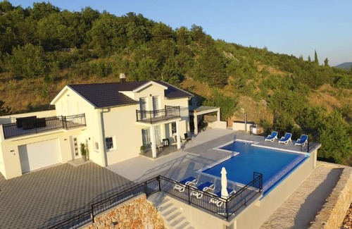 Podbablje Villa | Beautiful Villa Melani with Pool in Poljica - 10/10 Rating