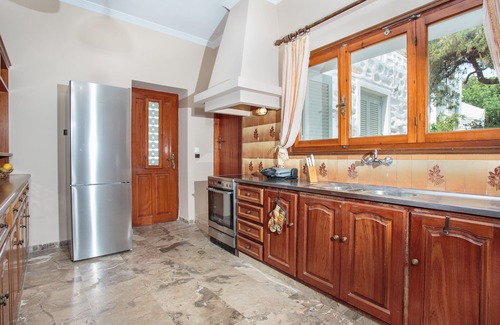 Marpissa Villa | Villa Melpomeni: Oceanview Retreat with Spa & Hot Tub