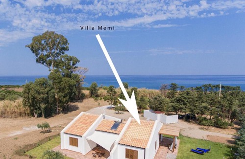 Cefalu House | Oceanfront Villa Memi: Guest Rated 9.7/10, Family-Friendly
