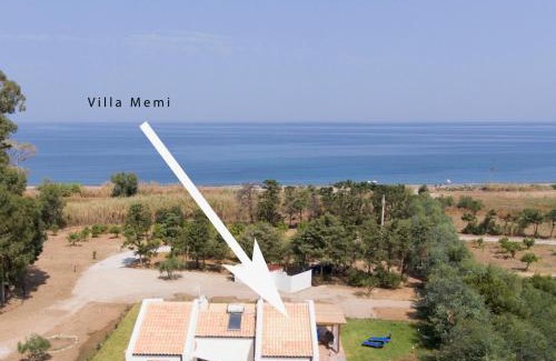 Cefalu House | Oceanfront Villa Memi: Guest Rated 9.7/10, Family-Friendly