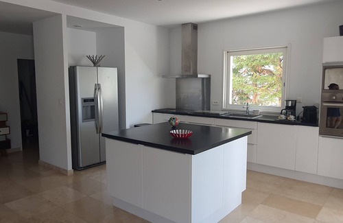 Ensues-la-Redonne Villa | Relaxing Villa with Pool in Côte Bleue, Provence