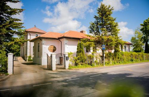 Toila Hotel | Villa Meretare: Family-Friendly Stay with Hot Tub & Breakfast