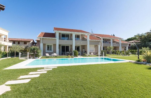Pieve Vecchia Apartment | Villa Meri: Family-Friendly Retreat with Pool & Top Ratings