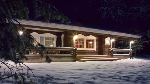 Paajarvi House | Villa Mertala: Oceanfront Getaway with Family-Friendly Perks