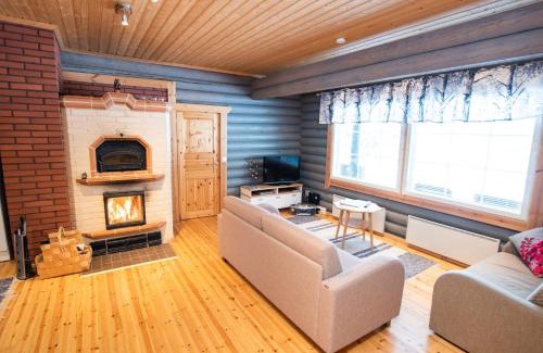 Paajarvi House | Villa Mertala: Oceanfront Getaway with Family-Friendly Perks