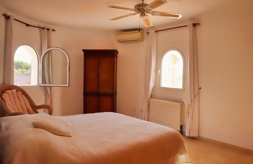 Santa Clara Villa | Villa Mi Burbuja - Relax by the Pool in Costa Blanca