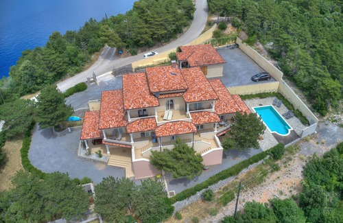 Sveti Juraj Apartment | Cozy Villa Mia Apartment with Pool and Ocean View