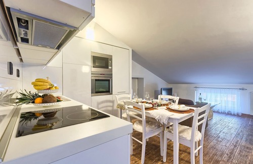 Fazana Apartment | Villa Mihaela: Explore Biking Tours with Ocean Views
