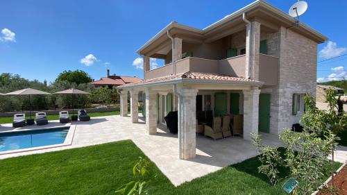 Vizinada Villa | Experience Villa Milandro: Oceanfront Bliss Awaits You