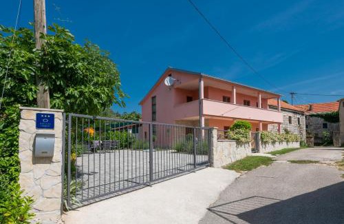 Podbablje Villa | Villa Milla Grubine: Family-Friendly Retreat with Pool