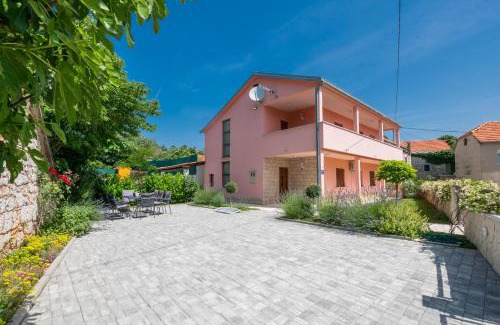 Podbablje Villa | Villa Milla Grubine: Family-Friendly Retreat with Pool