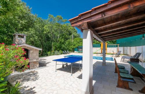 Podbablje Villa | Villa Milla Grubine: Family-Friendly Retreat with Pool
