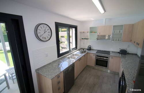 Cambrils Villa | Villa Milos Cambrils: Pet-Friendly Retreat with Pool & Spa