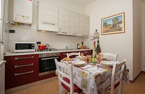 Desenzano del Garda Apartment | Oceanfront Villa Mimosa Apartment in Desenzano del Garda