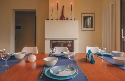 Olgiasca Apartment | Villa Mimosa: Oceanfront Retreat with Pool & High Ratings