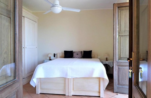 Malfa House | Oceanfront Villa Mimosa: Family-Friendly Getaway Awaits