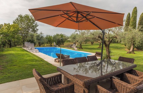 Montioni Villa | Villa 'Minerva': Lake View, Pool, Spa & Family-Friendly Comfort