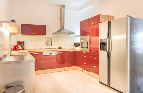 Mirce Villa | Family Villa with Heated Pool and Ocean View on the Beach