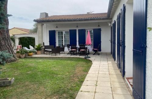 Morieres-les-Avignon Villa | Villa Mireille: Guest Rated 10/10 with Pool and Privacy