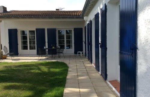 Morieres-les-Avignon Villa | Villa Mireille: Guest Rated 10/10 with Pool and Privacy