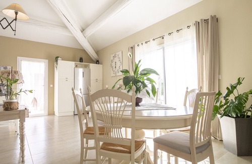 Noves Villa | Villa Mireillo: Guest Rated 10/10 with Private Pool Retreat