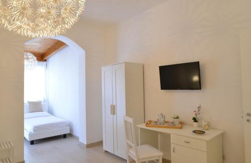 Gragnano Bed & Breakfast | Villa Miriam: Family-Friendly Stay with Restaurant & Breakfast