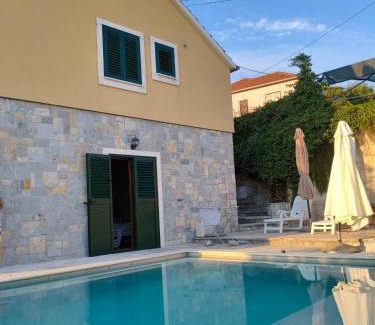 Siroke Villa | Villa Mirta: 4-Star Oceanfront Oasis with Pool & Views