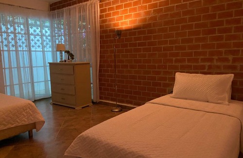 Sabanilla Villa | Villa Mochi: Family-Friendly Stay with Pool and Breakfast