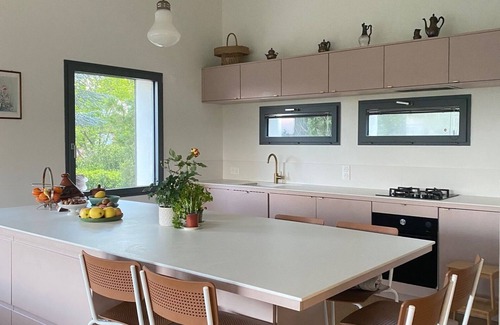 Sainte-Foy-les-Lyon Villa | Modern Villa with Pool and Ocean View Amenities
