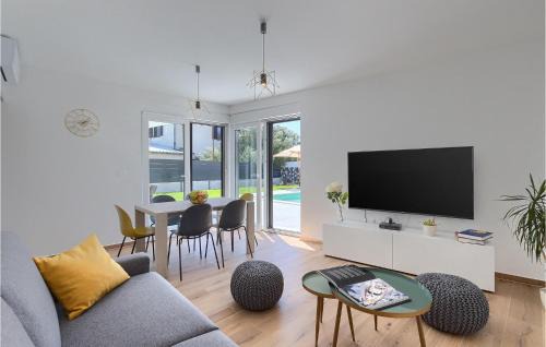 Skatari House | Discover Villa Moderna: Family-Friendly with Pool Access