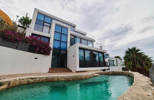 Llanca Villa | Indulge at Villa Moderna with Pool & 10/10 Guest Rating