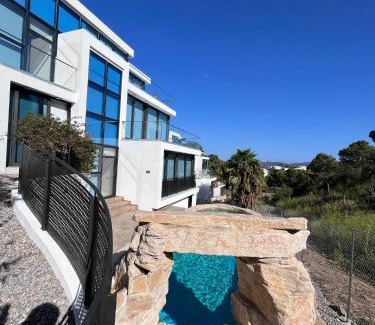 Llanca Villa | Indulge at Villa Moderna with Pool & 10/10 Guest Rating